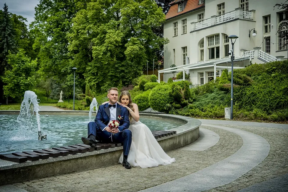 Para młoda przy fontannie — Studio Transvimed