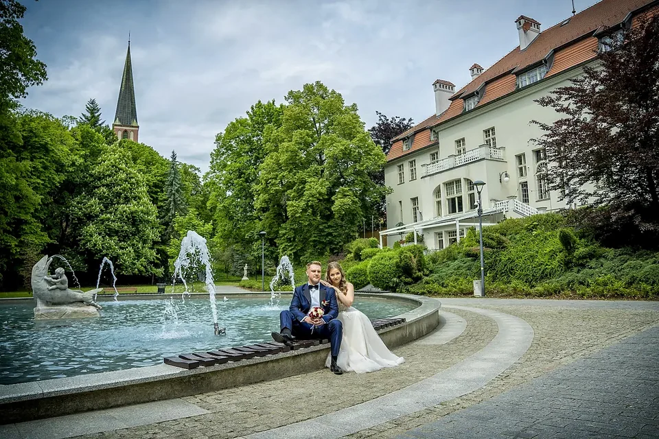 Kadr ślubny przy fontannie — Studio Transvimed